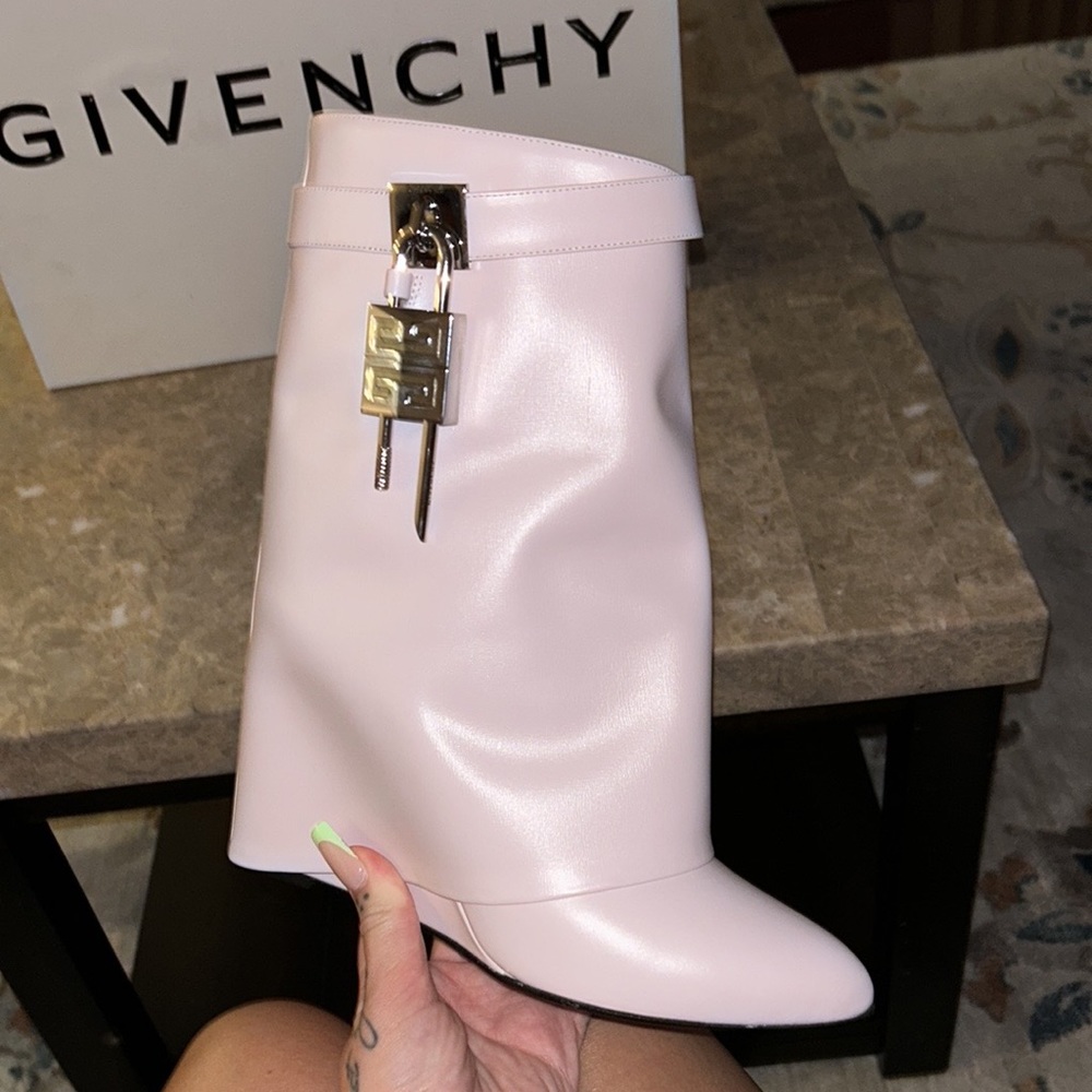 GIVENCHY LIGHT PINK 90mm SHARK ANKLE BOOTS 🦈